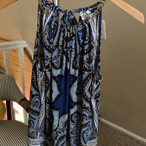 Cache top with gold chain embellishments and grommets